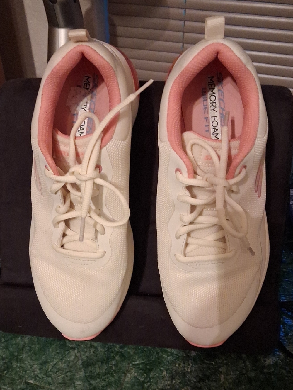 Skechers Women's White and Pink Athletic Sneakers Sz 8